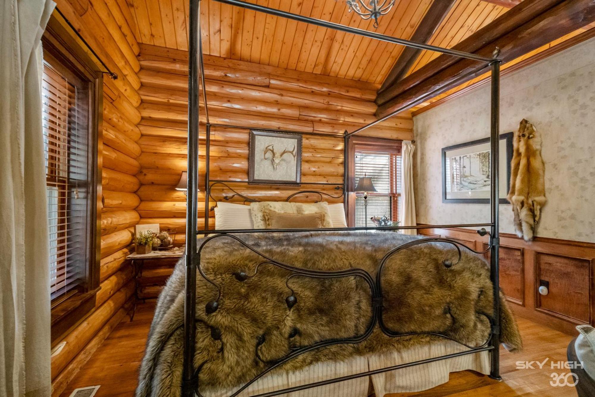 Cinnamon Valley Eureka Springs Room photo