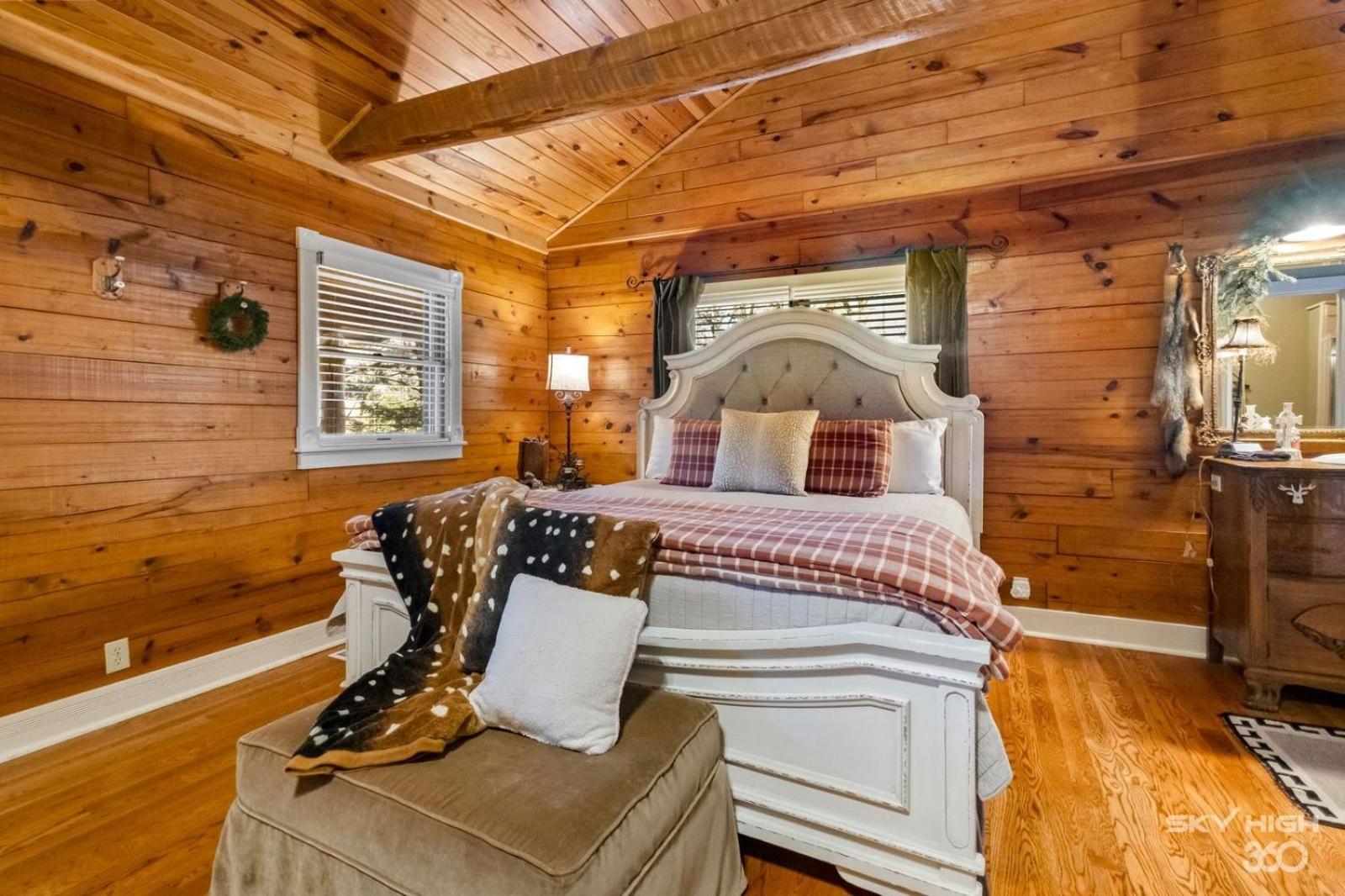 Cinnamon Valley Eureka Springs Room photo